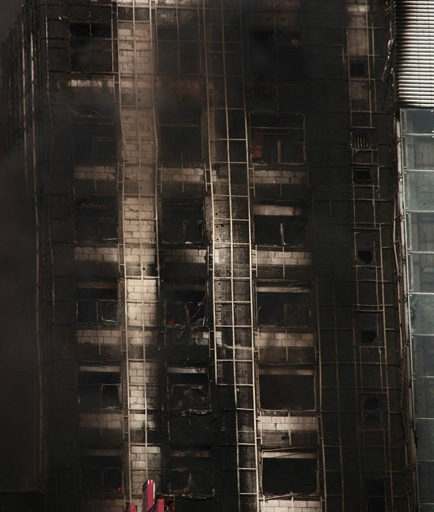 天津南開區(qū)華苑鑫茂科技園一高層突發(fā)大火
