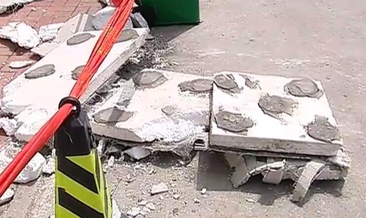 墜落的外墻保溫材料